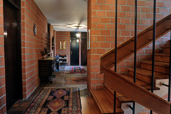 走廊和楼梯上一楼